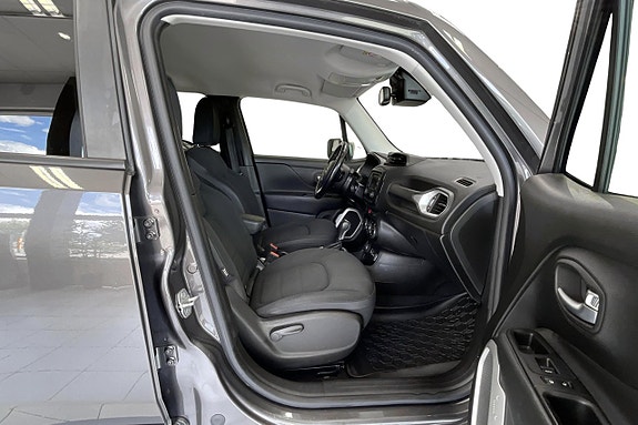 Jeep Renegade 15 of 27