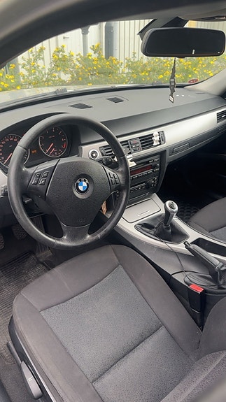 BMW 320i 6 of 7