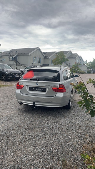 BMW 320i 4 of 7