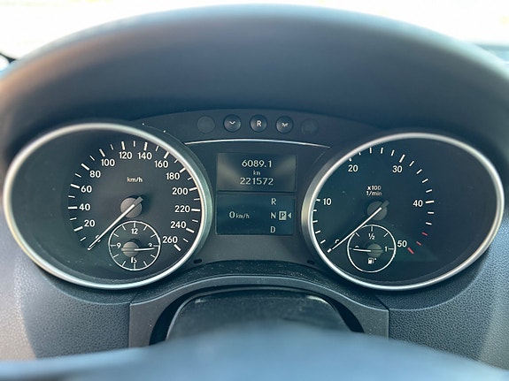 Mercedes-Benz ML320 14 of 18