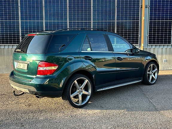 Mercedes-Benz ML320 3 of 18