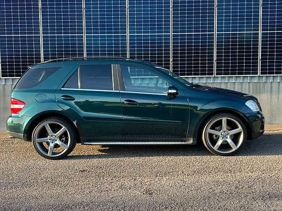 Mercedes-Benz ML320 2 of 18