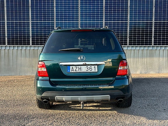 Mercedes-Benz ML320 4 of 18