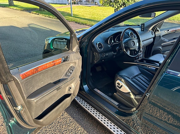 Mercedes-Benz ML320 9 of 18