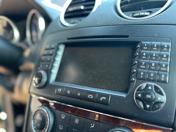 Mercedes-Benz ML320 15 of 18