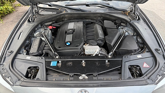 BMW 523i 12 of 13