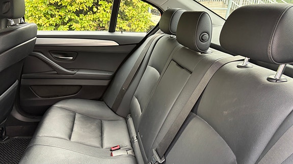 BMW 523i 11 of 13