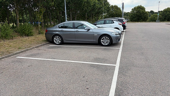 BMW 523i 4 of 13