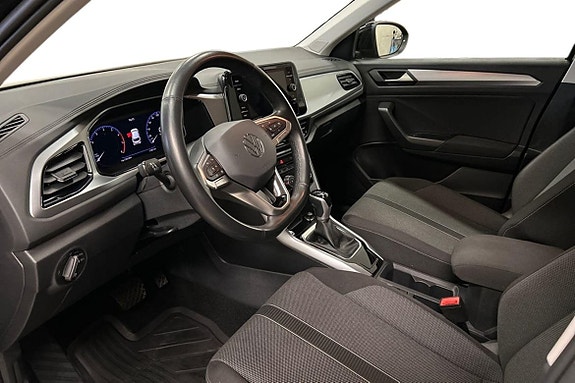 Volkswagen T-Roc 10 of 15