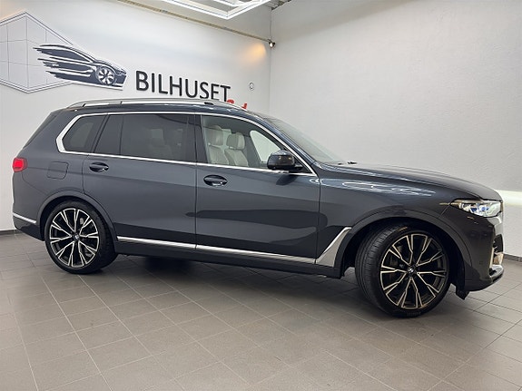 BMW X7 2 of 27