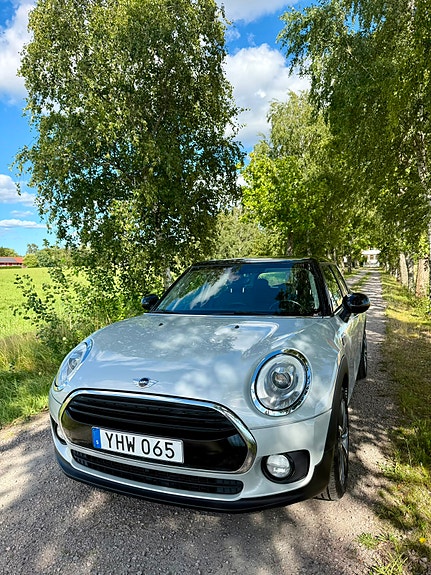 MINI Cooper 2 of 5