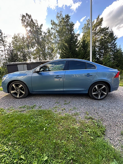 Volvo S60 2 of 14