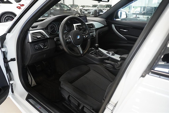BMW 318d 4 of 12