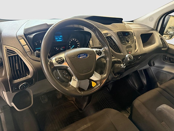 Ford Transit Custom 11 of 15