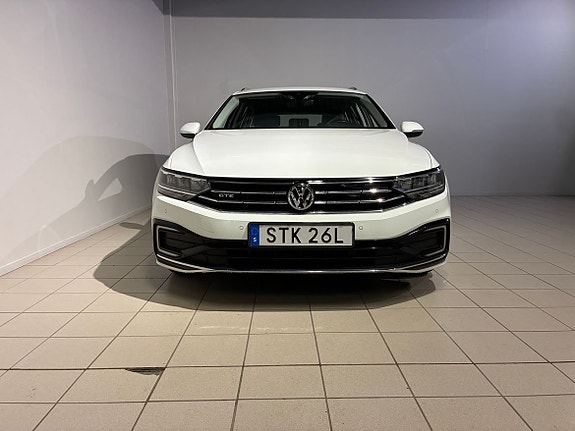 Volkswagen Passat 2 of 14