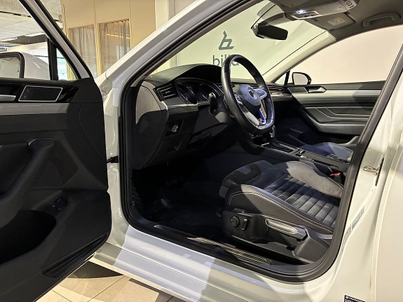 Volkswagen Passat 3 of 14