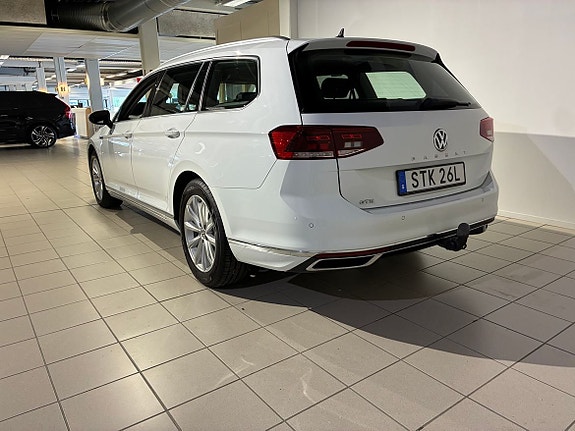 Volkswagen Passat 10 of 14