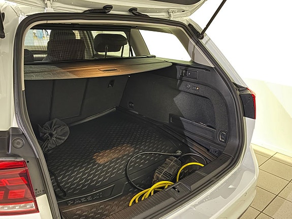 Volkswagen Passat 12 of 14