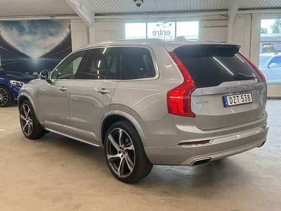 Volvo XC90 2 of 5