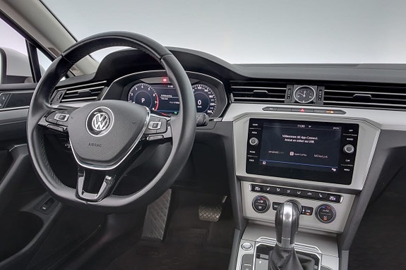 Volkswagen Passat 14 of 30