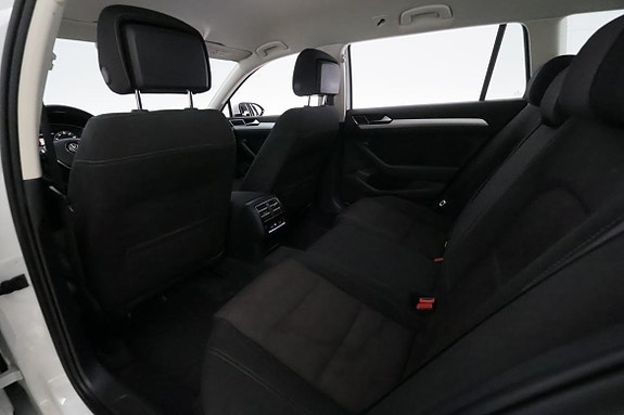 Volkswagen Passat 19 of 30