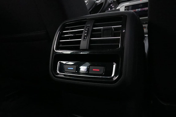 Volkswagen Passat 22 of 30