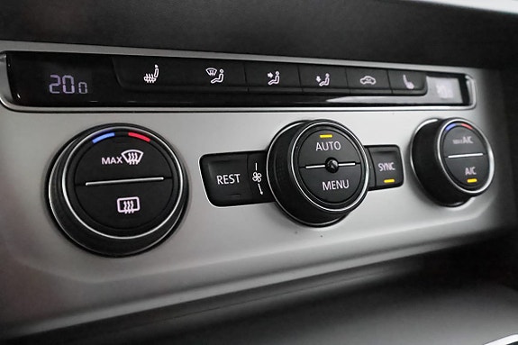 Volkswagen Passat 25 of 30