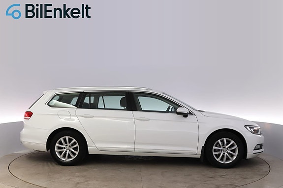 Volkswagen Passat 2 of 30