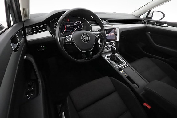 Volkswagen Passat 12 of 30