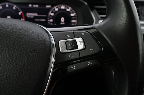 Volkswagen Passat 17 of 30