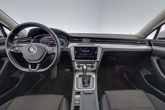 Volkswagen Passat 13 of 30