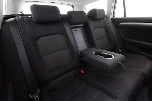Volkswagen Passat 21 of 30