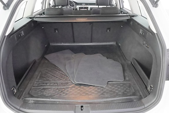 Volkswagen Passat 8 of 30