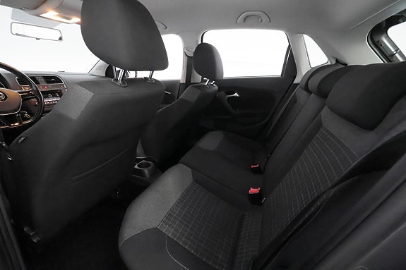 Volkswagen Polo 15 of 30