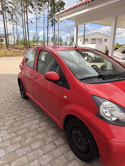 Toyota Aygo 2 of 7