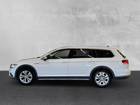 Volkswagen Passat Alltrack 2 of 27