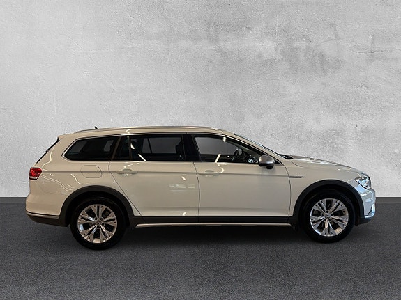 Volkswagen Passat Alltrack 6 of 27