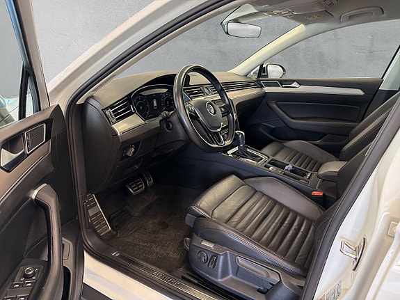 Volkswagen Passat Alltrack 10 of 27