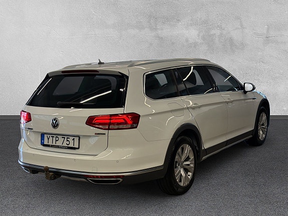 Volkswagen Passat Alltrack 5 of 27