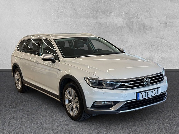 Volkswagen Passat Alltrack 7 of 27