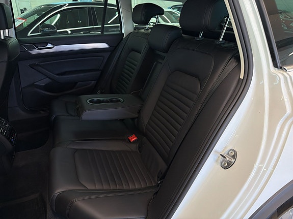 Volkswagen Passat Alltrack 20 of 27
