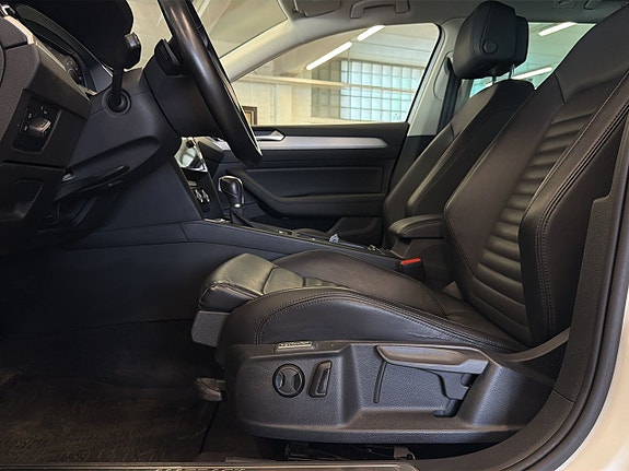 Volkswagen Passat Alltrack 18 of 27
