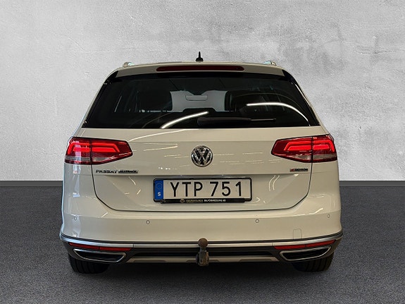 Volkswagen Passat Alltrack 4 of 27