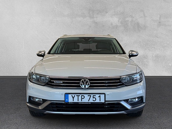 Volkswagen Passat Alltrack 8 of 27