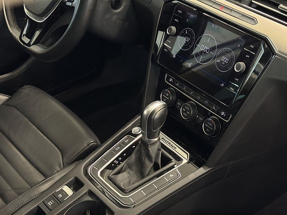 Volkswagen Passat Alltrack 23 of 27