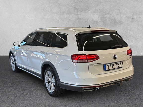 Volkswagen Passat Alltrack 3 of 27