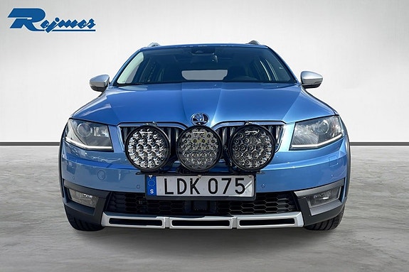 Skoda Octavia Scout 8 of 27