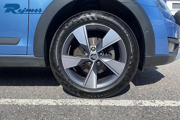 Skoda Octavia Scout 9 of 27