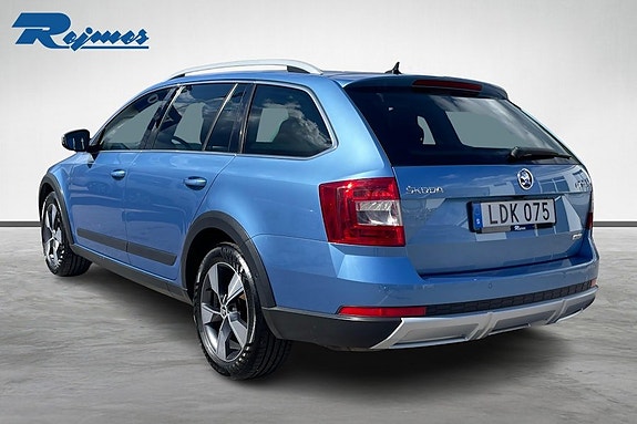 Skoda Octavia Scout 3 of 27