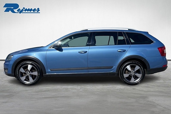 Skoda Octavia Scout 2 of 27
